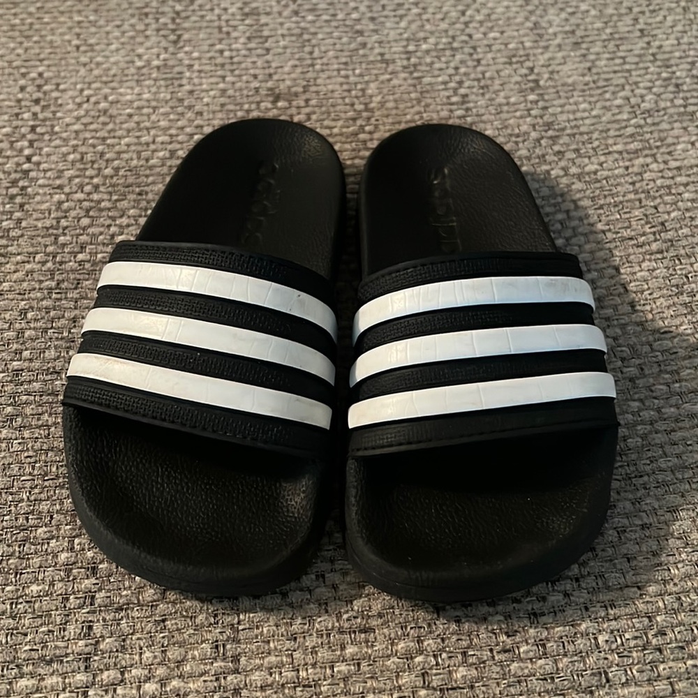 EUC Kids Adidas Sandal sz 11
